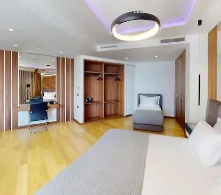 Lejlighed Bliss Jacuzzi Free Pool Access *